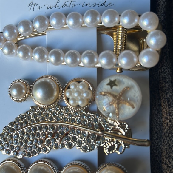 Queen of Pearls Clip Set - Picture 4 of 5